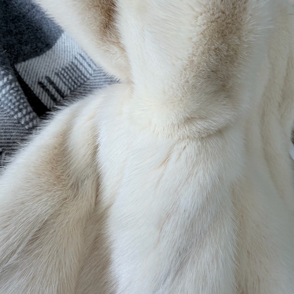 Elegant Ivory Mink Fur Coat -S/M - Picture 8 of 17